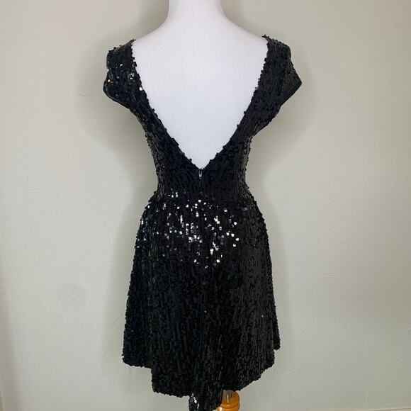 Black Square Sequin Fit Flare Dress Cap Sleeves Sz 5/6 - Picture 2 of 11